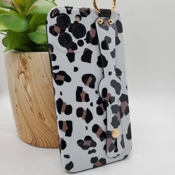 iPhone 11 Case Leopard iPhone 12 Case Leopard iPhone 12 Pro Case Wrist Strap - Picture 3 of 5